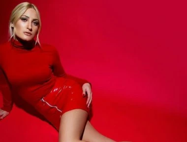 Πανικό προκάλεσε με τα εσώρουχά της και τα πολλά… κορδόνια η Ιωάννα Τούνη! (φώτο)